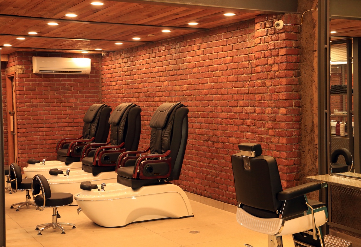 women-salon-in-connaught-place-new-delhi